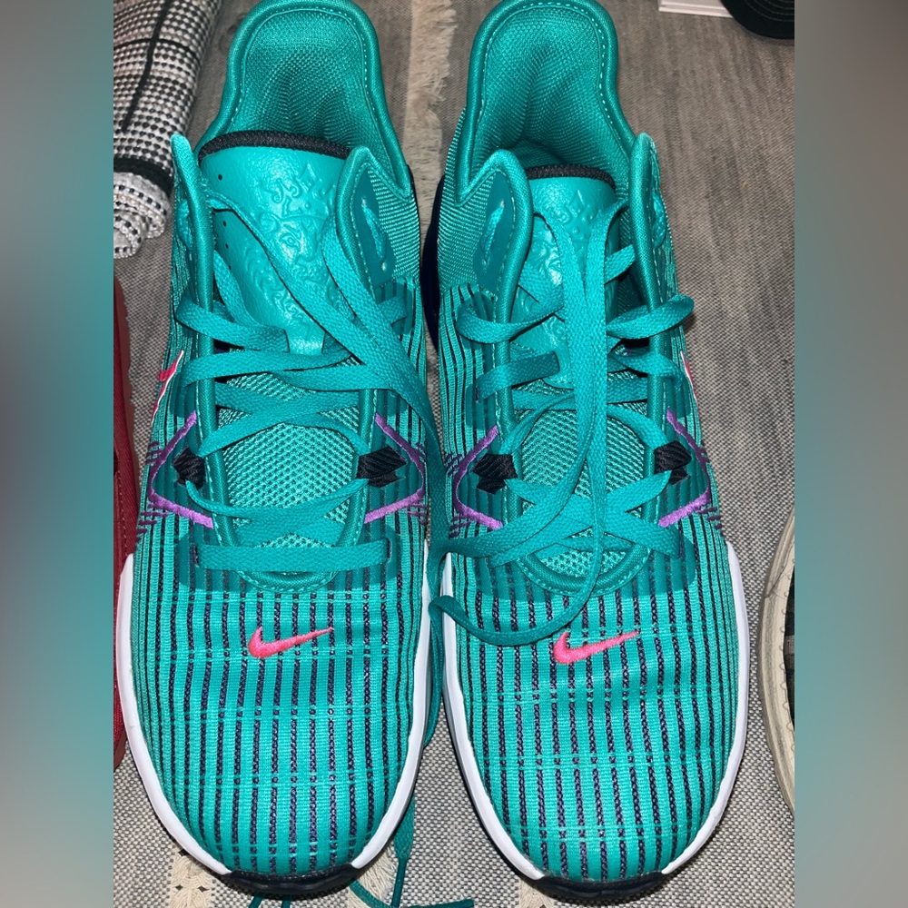Men’s LeBron 5